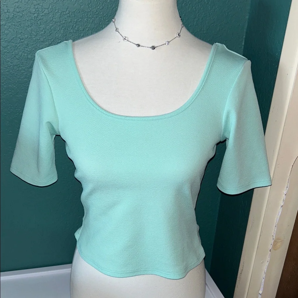 Crop Top - Medium - Picture 1 of 4